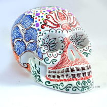 Resin Skull Batik White