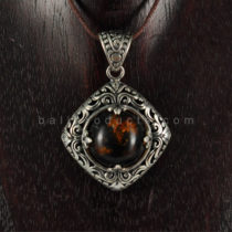 Pendant Wajik Motif Permata Coklat
