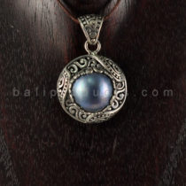 Pendant Bulat Motif Permata Biru