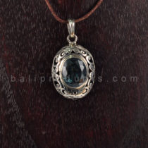 Pendant Oval Motif Permata Diamond Cut Biru