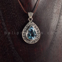 Pendant Bentuk Embun Motif Diamond Cut Biru